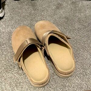 Ugg clogs size 10
